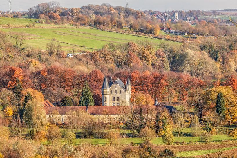 Kasteel Schaloen in prachtige herfstkleuren van John Kreukniet