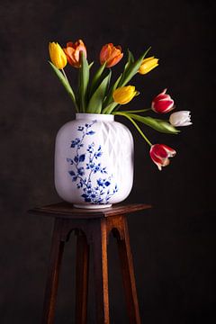 Tulips In Vase No. 2 van Alexander Tromp