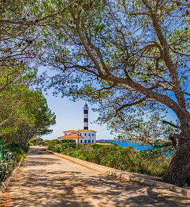 Schöner Blick auf den Leuchtturm in Porto Colom, Mallorca Spanien, Balearische Inseln
