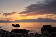 Sonnenaufgang am Meer in Griechenland von Cor de Hamer Miniaturansicht