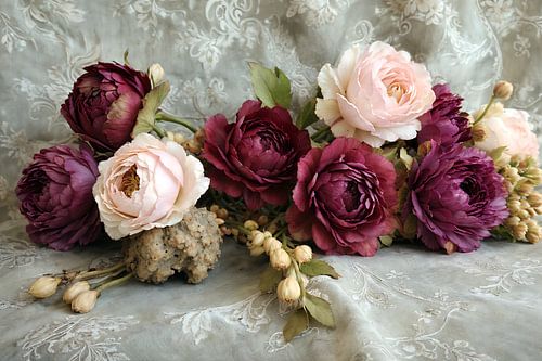 Pioenrozen boeket op kant van Jack Schoneveld