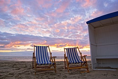 life on the beach van Dirk van Egmond