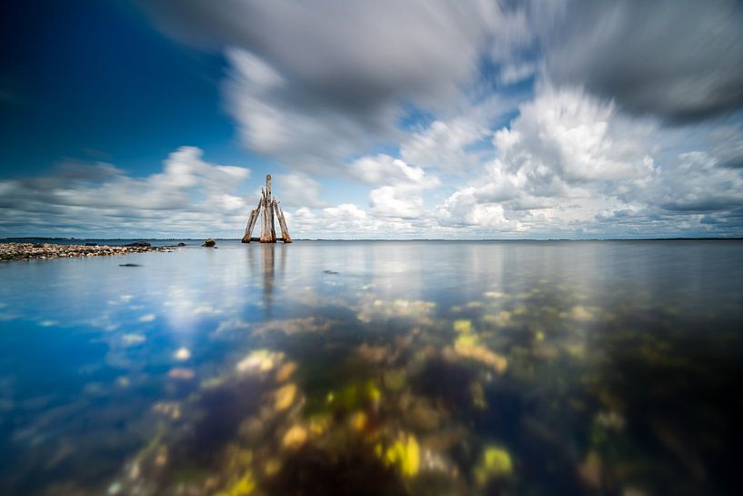 Overdrijvende stapelwolken boven het meer van Fotografiecor .nl