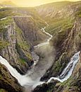 Canyon de la cascade Voringsfossen en Norvège au coucher du soleil par iPics Photography Aperçu