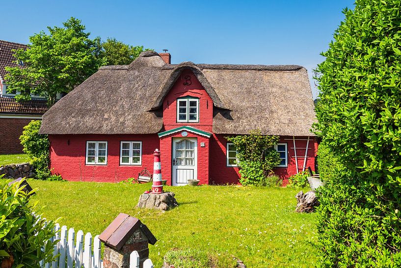 Historical house in Norddorf on the island of Amrum by Rico Ködder