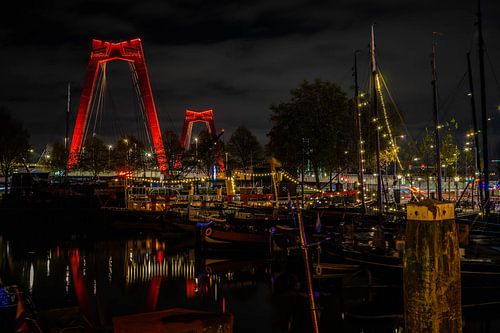 Willemsbrug Rotterdam bei Nacht