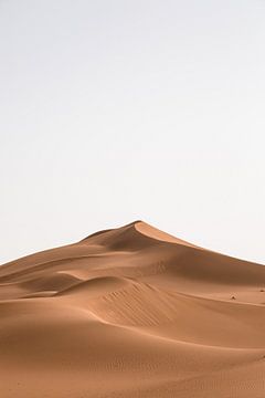 Zandduin in de woestijn van Marokko van Jarno Dorst