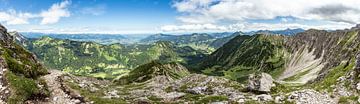 Aussicht auf Bad Hindelang und die Allgäuer Alpen von Leo Schindzielorz