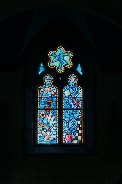 Schönste Glasmalerei in einer Kirche in Ile-Tudy von Stories by Pien