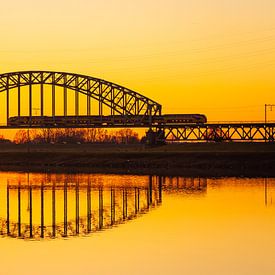 Zugbrücke bei Sonnenuntergang von Thijs Vermeer