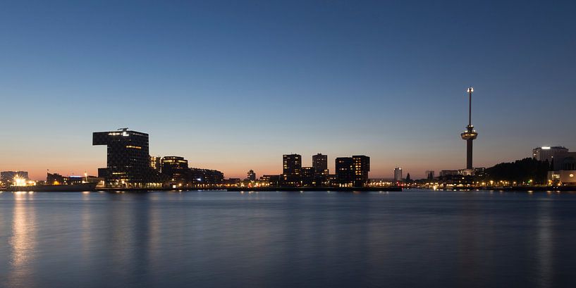 Skyline Rotterdam met Euromast van AwesomePics