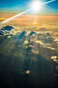 Sonnenuntergang mit Wolkenparty über den Pyrenäen