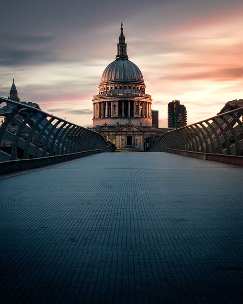 London by Hello Pompoyo
