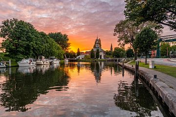 Leiden - Der Zijlpoort und der Ankerpark während eines Sonnenuntergangs (0069) von Reezyard