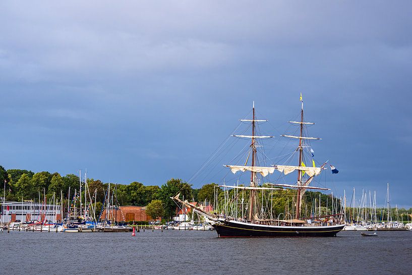 Zeilschepen bij de Hanse Sail in Rostock van Rico Ködder
