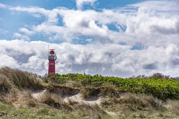 Landschap met vuurtoren, duinen en wolkenlucht van Lisette Rijkers