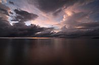 Lake Malawi in de vroege ochtend van Geert Neukermans thumbnail