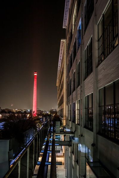 Rode schoorsteen bij de hoge rug par Jasper Scheffers