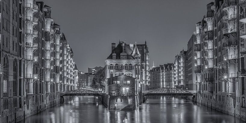 Wasserschloss Speicherstadt, Hambourg en monochrome par Jenco van Zalk