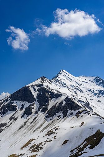Pics montagneux enneigés dans les Alpes autrichiennes près du Grossglockner