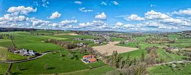 Drohnenpanorama der südlimburgischen Hügel bei Epen von John Kreukniet