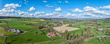 Drone panorama van de Zuid-Limburgse heuvels bij Epen
