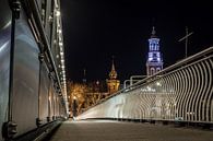 Low view from the footwalk along the Stadsbrug in Kampen at night par Gerrit Veldman Aperçu