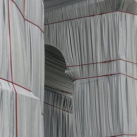 Christo et Jeanne-Claude enveloppés ᝢ photographie d'architecture ᝢ Paris sur Hannelore Veelaert
