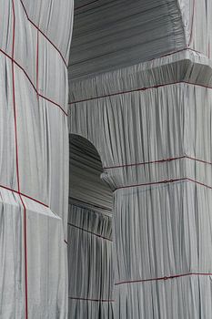 Wrapped Christo & Jeanne-Claude ᝢ architectural photography ᝢ Paris