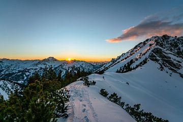 Zonsondergang over de Allgäuer Alpen van Leo Schindzielorz