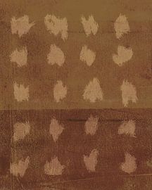 Motif abstrait avec des formes en jaune ocre sur terra et brun rouille. sur Dina Dankers