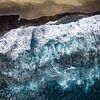 Vue aérienne de la plage et des vagues de l'océan sur Heiko Meier