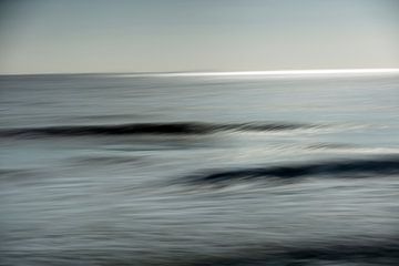 Waves in the sunlight by Rene  den Engelsman