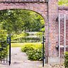 Vue de l'ancien mur et de la clôture du domaine de Singraven sur Marianne van der Zee