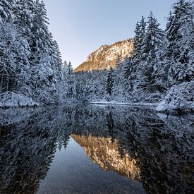 Water reflectie in de bergen van Jordy Blokland