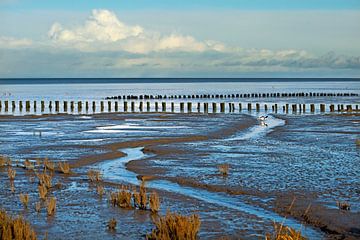 Wolken  boven Waddenzee bij Holwerd tijdens laag water van Marcel van Kammen