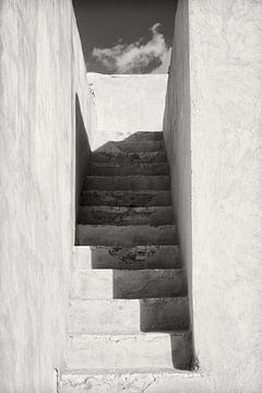 Trap in oud fort in Oman van Yvonne Smits