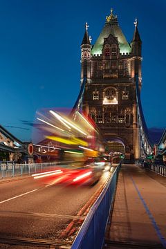 Tower Bridge op het blauwe uur van Markus Lange