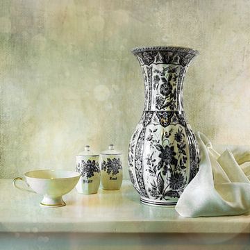 Stilleven. Oud Hollands. Delfts Blauw. van Alie Ekkelenkamp