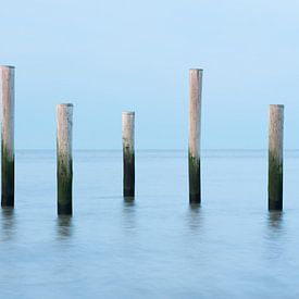 Posts in the North Sea by Simon Bregman