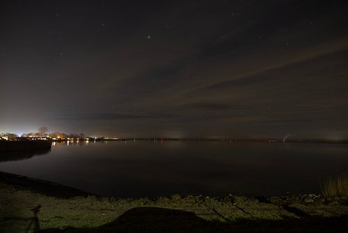 Oneindige Rust – Het IJsselmeer bij Nacht