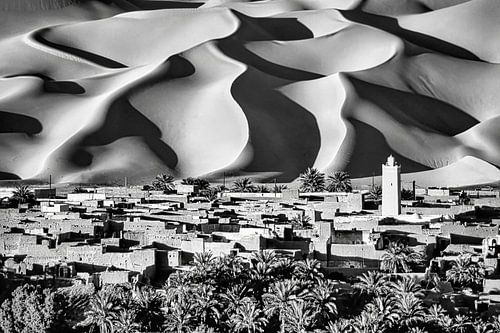 Algeria. Kerzaz, Sahara Desert. Oasis and sand dunes.