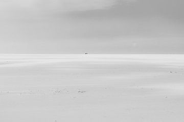 Two people on a deserted sandy plain in Spain. Wout Cook One2expose by Wout Kok