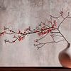 Ikebana Stilleven met tak met besjes in neutrale kleuren van Studio Pieternel
