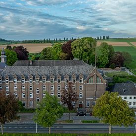 Drohnenaufnahme des Klosters Wittem in Südlimburg von John Kreukniet