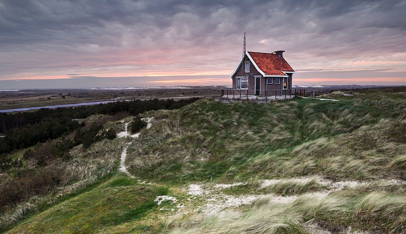 Stellwerk auf Terschelling bei windigem Sonnenuntergang: Ein Moment der Inselschönheit von Hevonax Photography