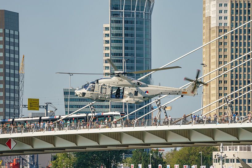 L'hélicoptère NH-90 en action lors des World Port Days 2022. par Jaap van den Berg