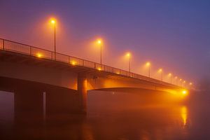 Brücke im Nebel