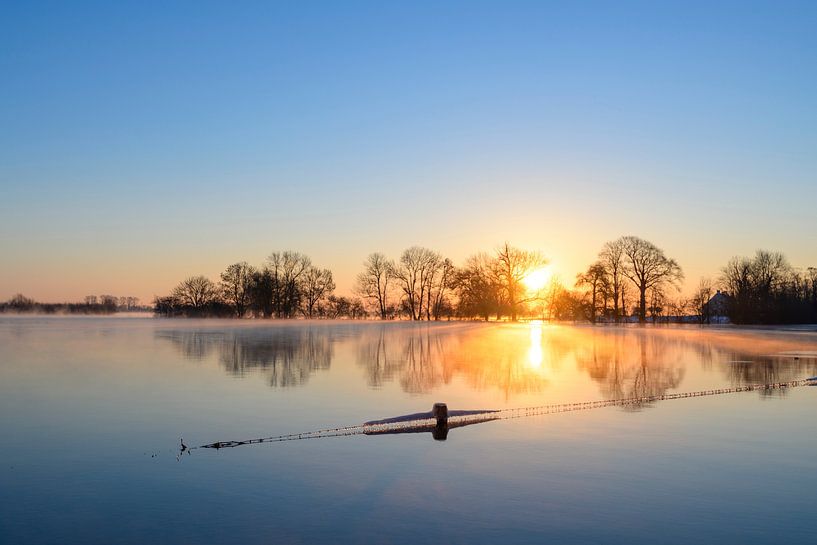 Sunrise over the river IJssel during a foggy cold winter sunrise by Sjoerd van der Wal Photography