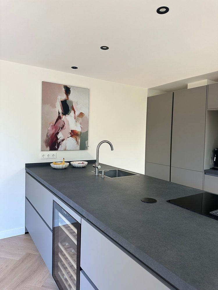 Abstrakte Frau, moderne Kunst  von Studio Allee 